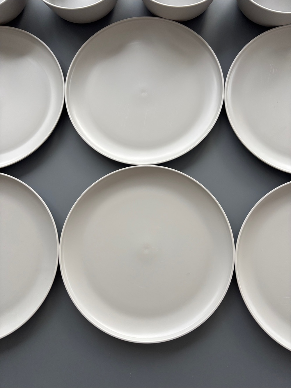 Outdoor Dish Set Gray Plates & Bowls Picnic Pool Patio BPA Free - Picture 2 of 5